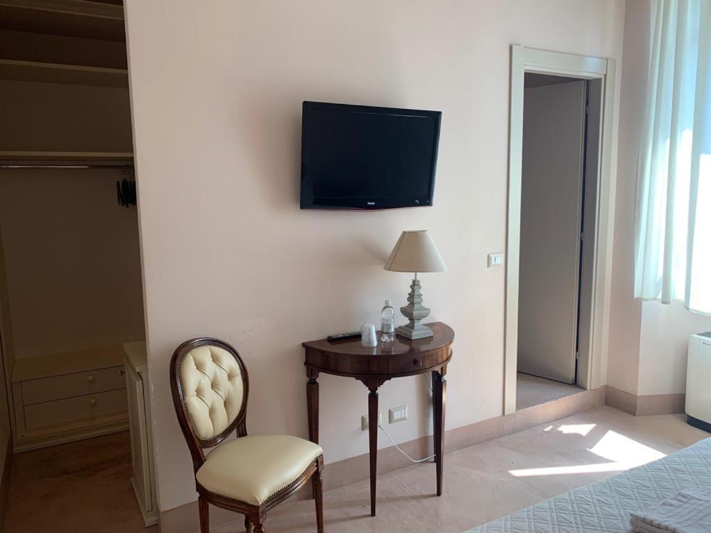 Relais Real Collegio Hotel Noli Bagian luar foto