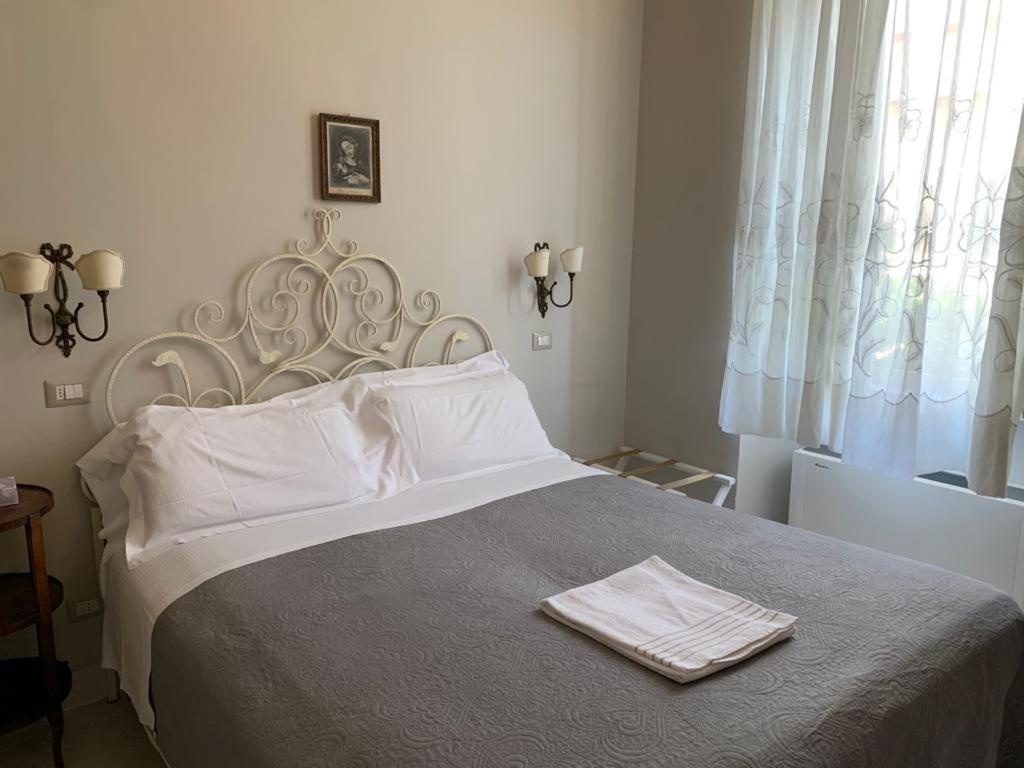Relais Real Collegio Hotel Noli Bagian luar foto