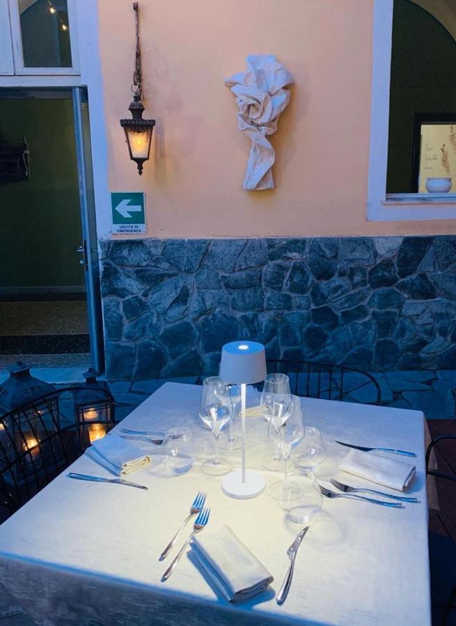 Relais Real Collegio Hotel Noli Bagian luar foto